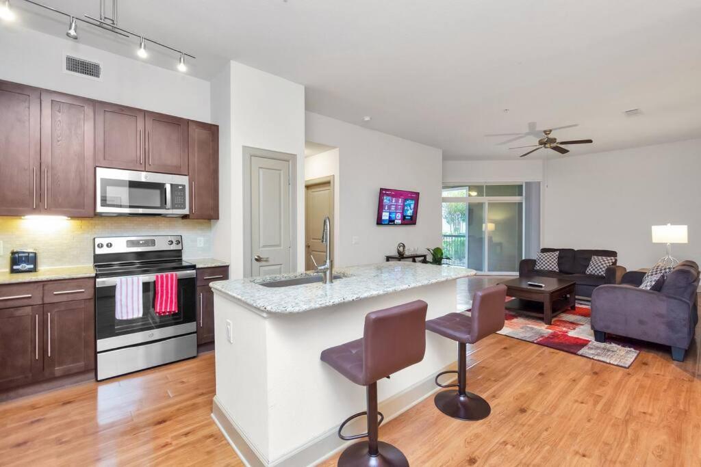 Stylish Nrg Stadium Apartment: King Bed, Free Parking & Med Center Proximity Apartment Houston