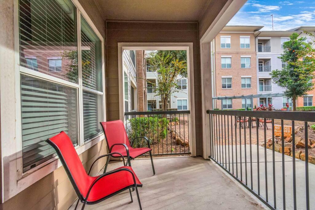 Stylish Nrg Stadium Apartment: King Bed, Free Parking & Med Center Proximity *