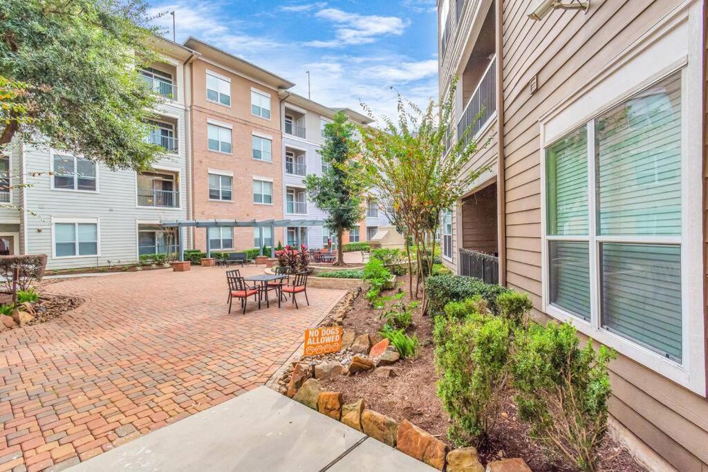 Stylish Nrg Stadium Apartment: King Bed, Free Parking & Med Center Proximity Houston