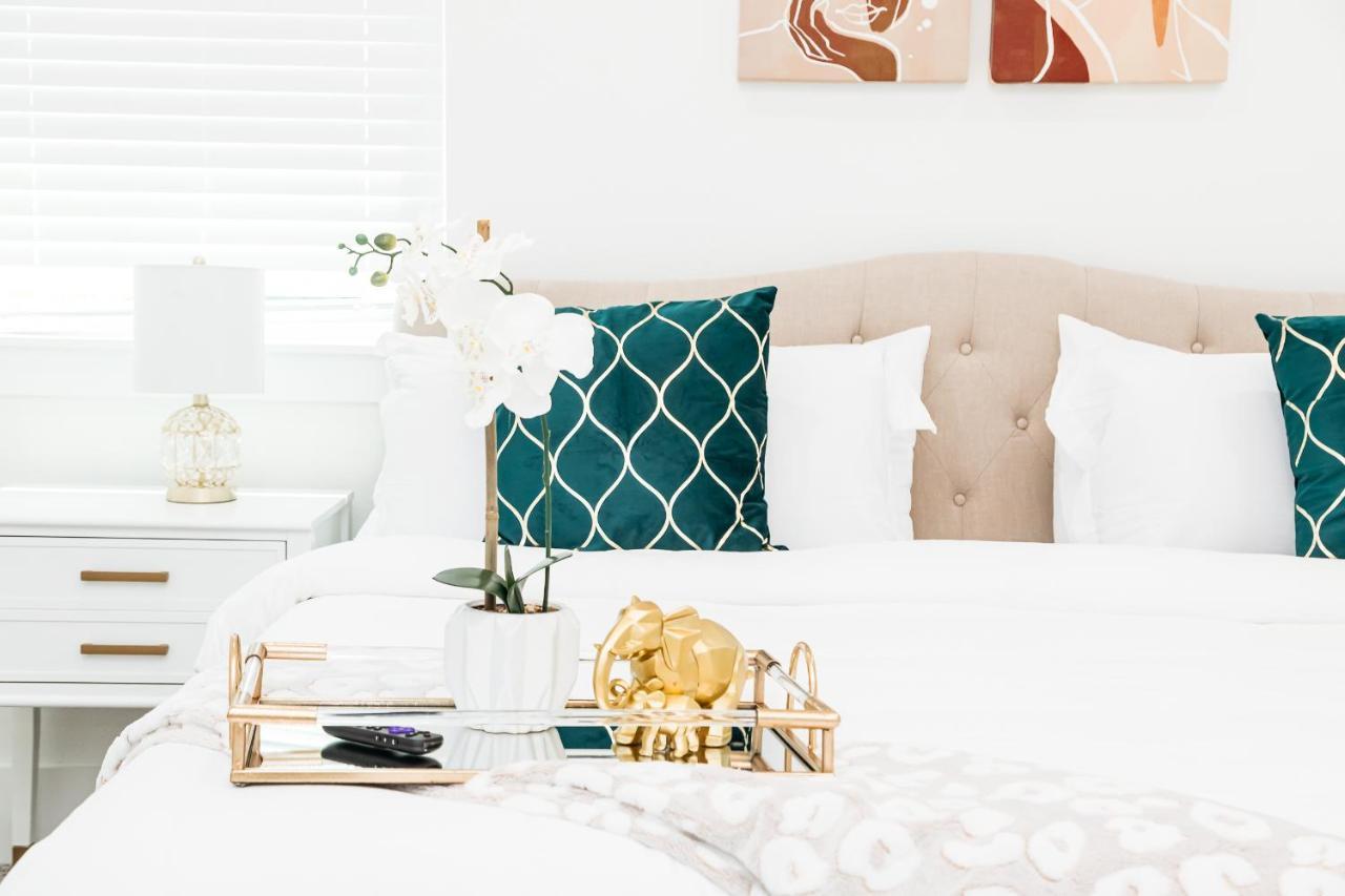 Beautifully Decorated, Modern Downtown
