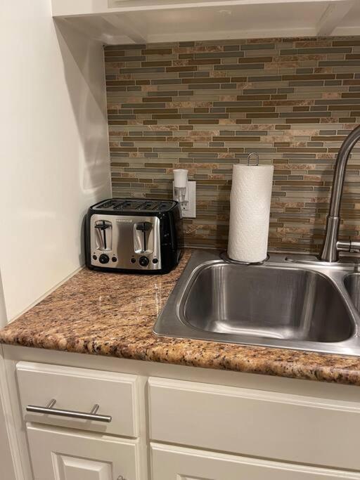 Beautiful/spacious 2 Bedroom Near Galleria