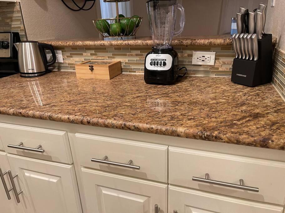 Beautiful/spacious 2 Bedroom Near Galleria Houston