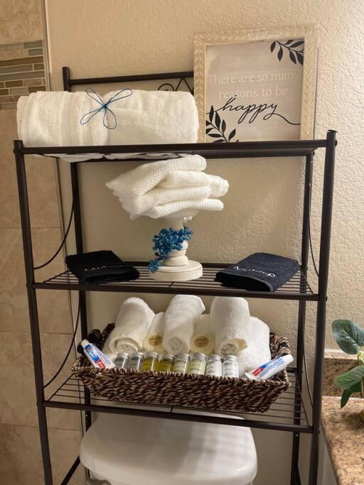 Beautiful/spacious 2 Bedroom Near Galleria * Houston