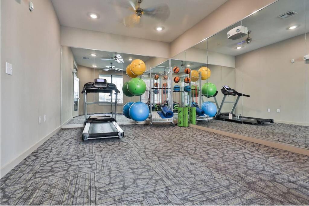 Luxe And Cozy Apt Walk To Nrg In Tx Medical Center Apartment