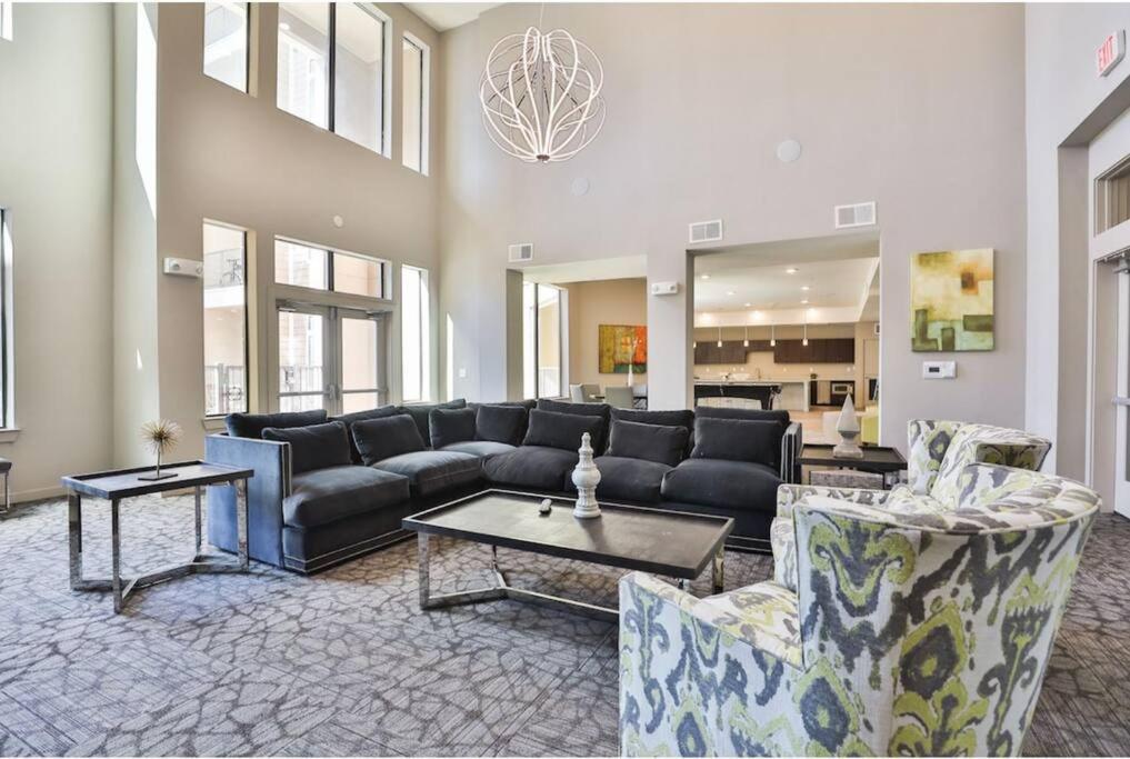 Luxe And Cozy Apt Walk To Nrg In Tx Medical Center Apartment