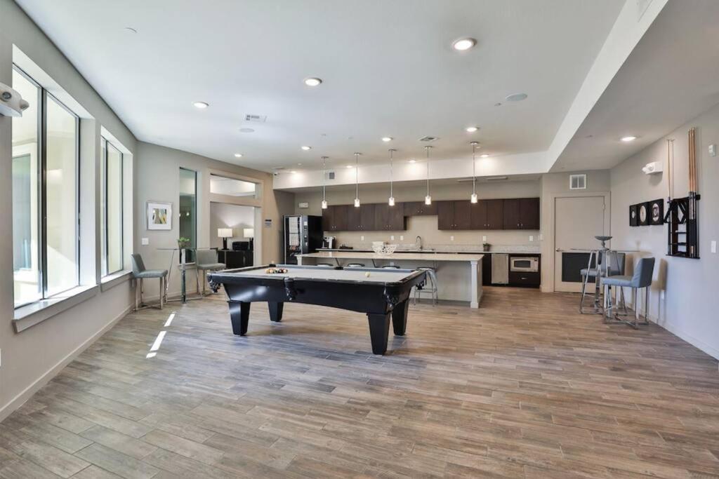 Luxe And Cozy Apt Walk To Nrg In Tx Medical Center Apartment