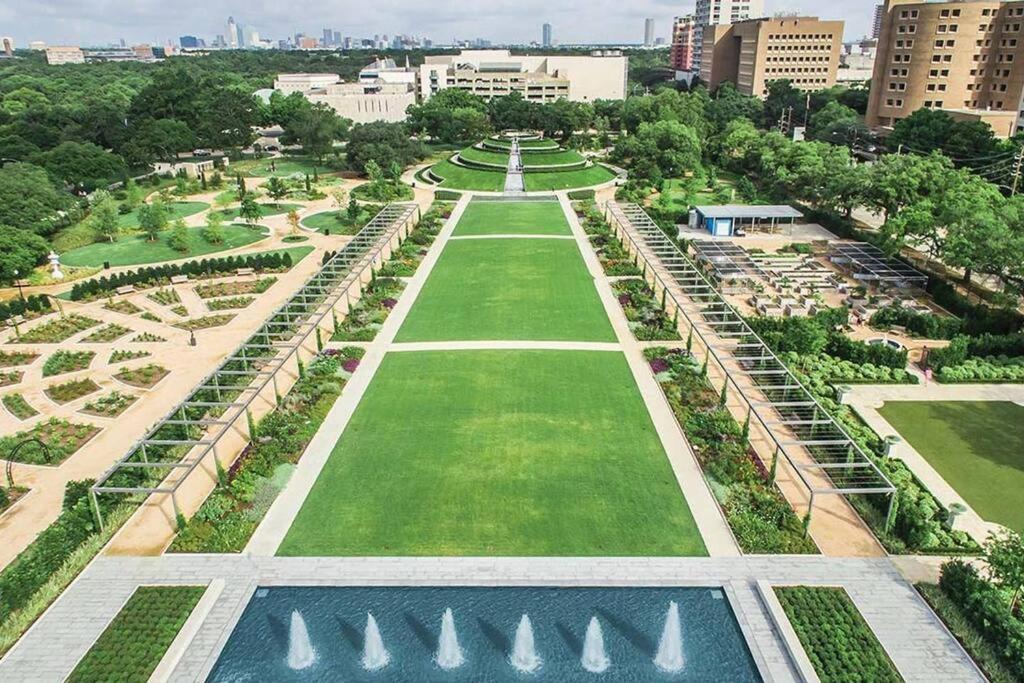 Luxe And Cozy Apt Walk To Nrg In Tx Medical Center Houston
