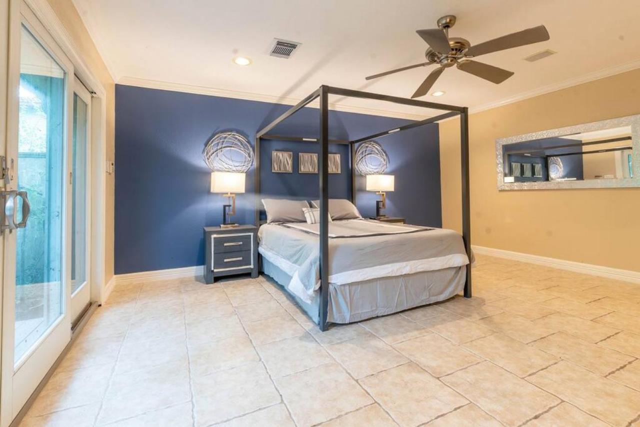 Huge 6 Bedroom With Pool, Spa, 85 Inch Tv, Game *