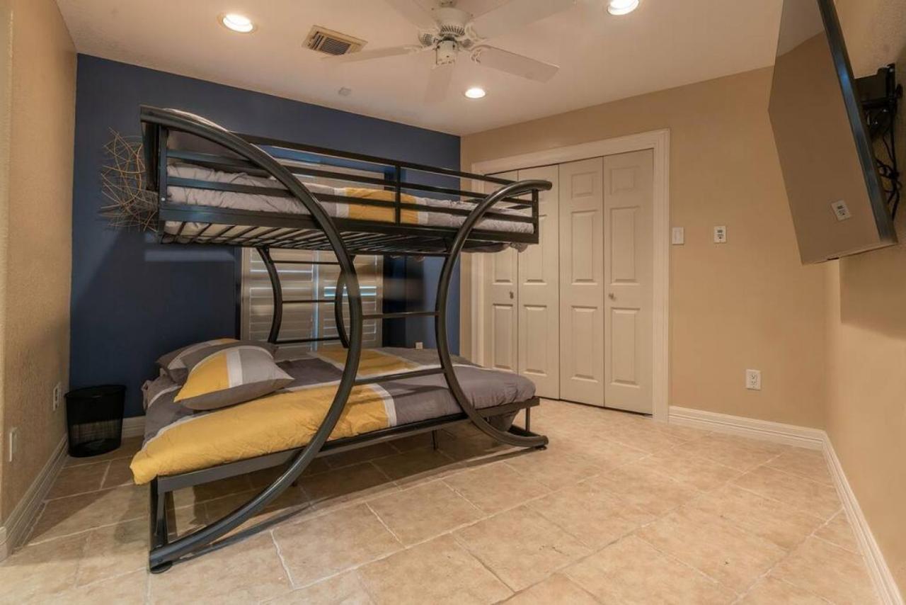 Huge 6 Bedroom With Pool, Spa, 85 Inch Tv, Game Houston