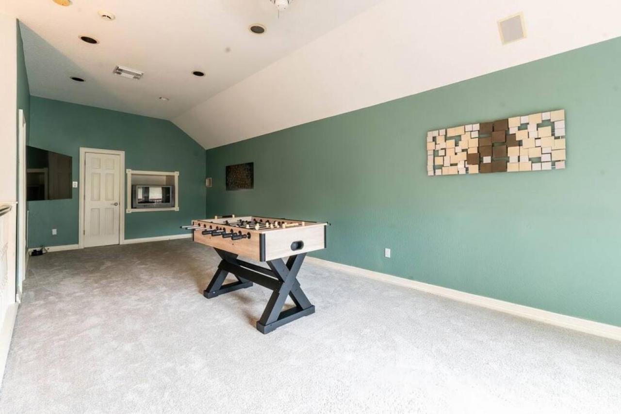 Holiday home Huge 6 Bedroom With Pool, Spa, 85 Inch Tv, Game
