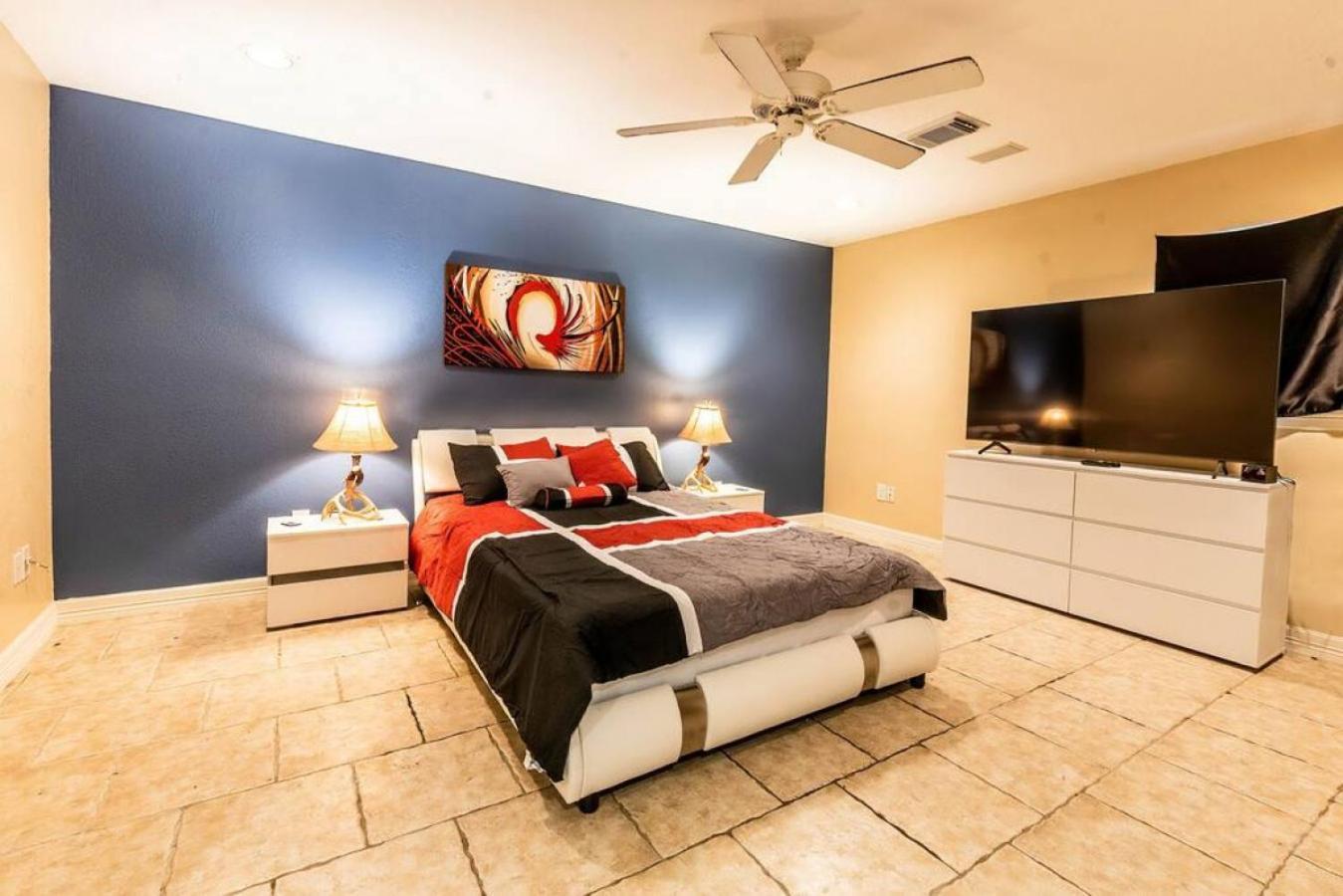 Huge 6 Bedroom With Pool, Spa, 85 Inch Tv, Game *