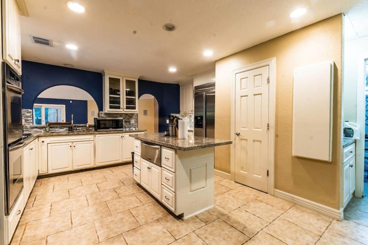 Huge 6 Bedroom With Pool, Spa, 85 Inch Tv, Game