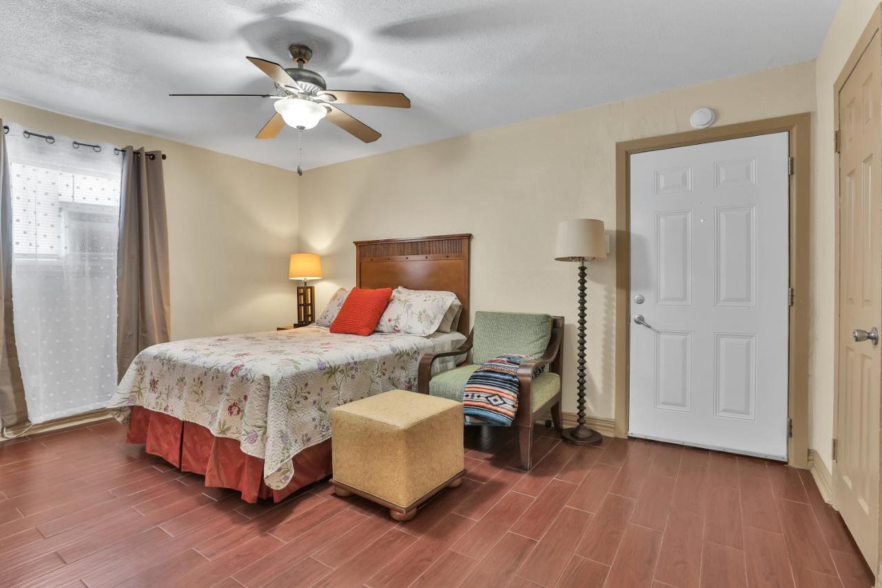 Cozy Studio With Yard Space Apartment *