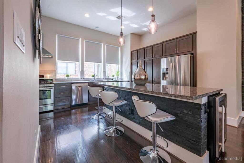 The Posh Haus - Downtown - Grb - King Bed Holiday home *