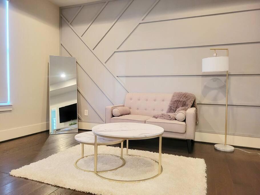 The Posh Haus - Downtown - Grb - King Bed Holiday home