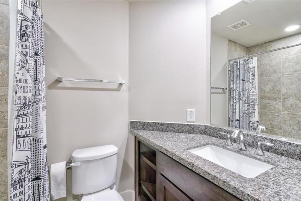 The Posh Haus - Downtown - Grb - King Bed * Houston