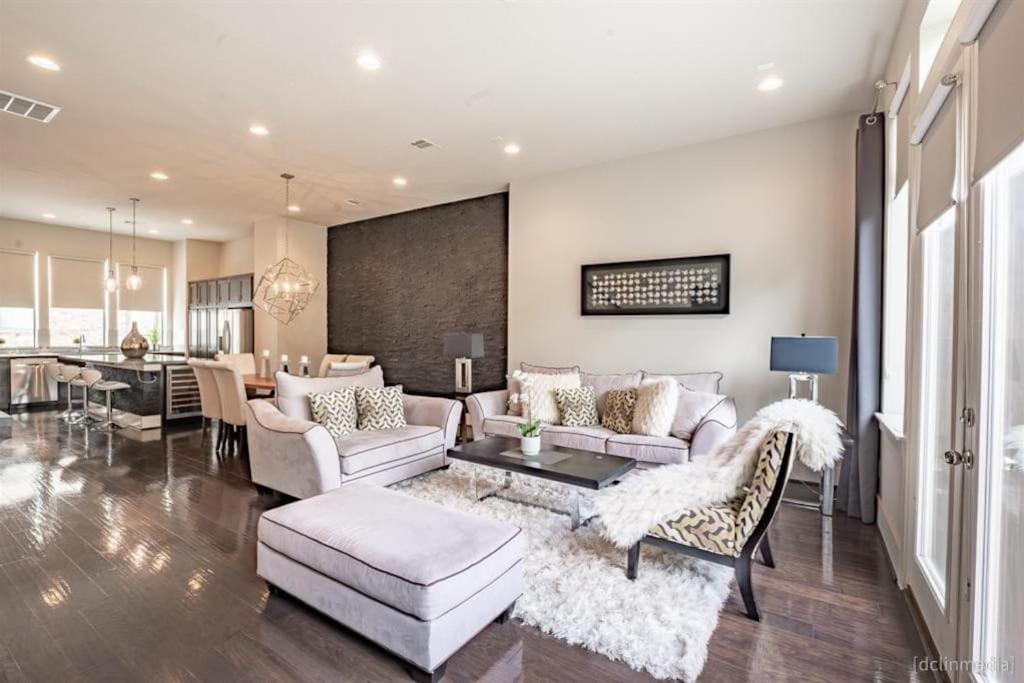 The Posh Haus - Downtown - Grb - King Bed * Houston