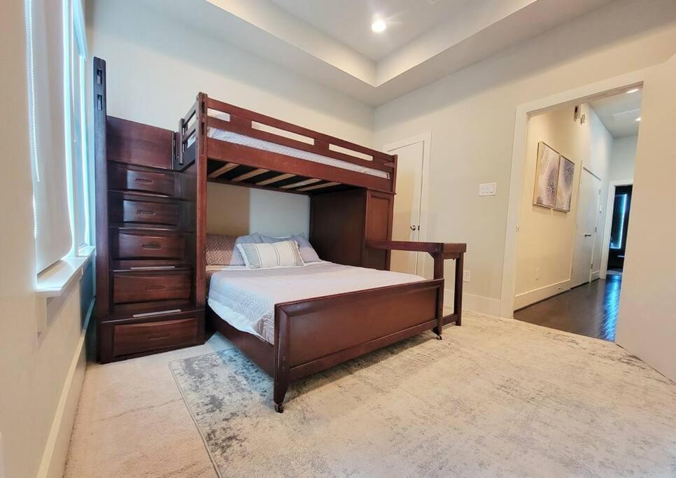 The Posh Haus - Downtown - Grb - King Bed * Houston
