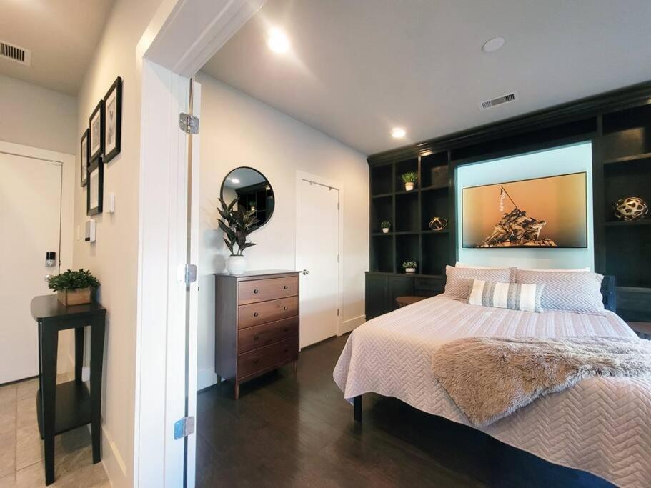 Holiday home The Posh Haus - Downtown - Grb - King Bed