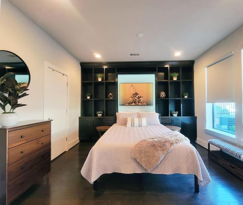 The Posh Haus - Downtown - Grb - King Bed * Houston