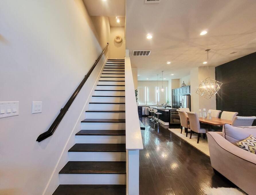 The Posh Haus - Downtown - Grb - King Bed Holiday home *