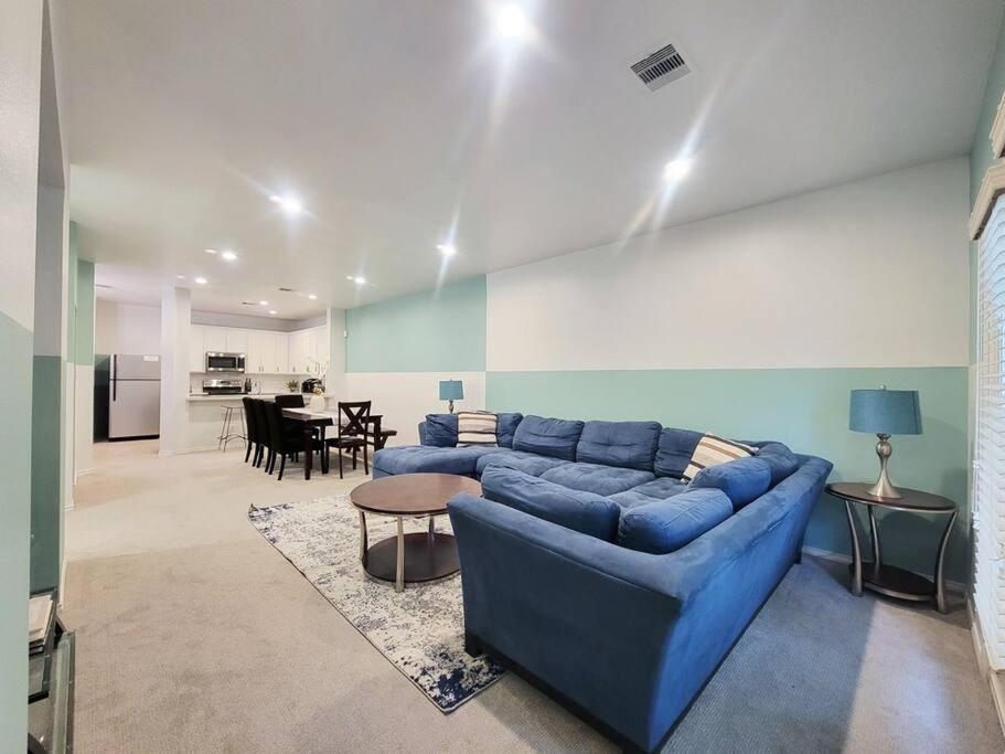 Haus Of Colours - 7 Beds - Grb - Downtown Holiday home