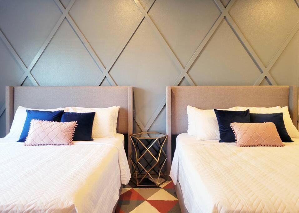 Haus Of Colours - 7 Beds - Grb - Downtown Holiday home