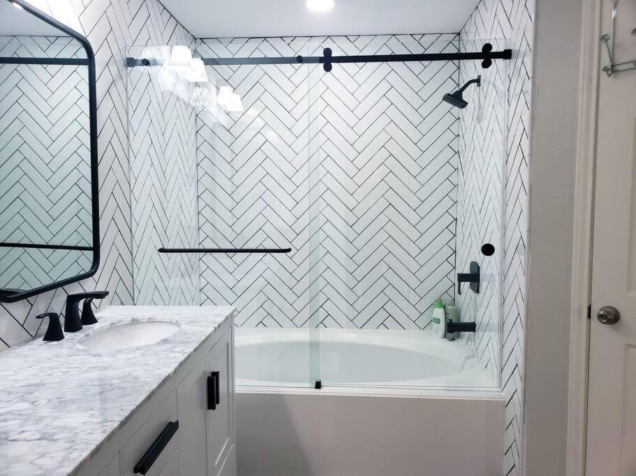 Haus Of Colours - 7 Beds - Grb - Downtown * Houston