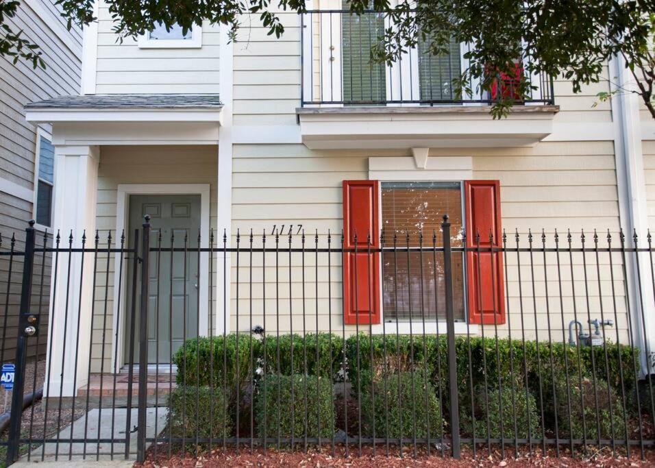 Haus Of Colours - 7 Beds - Grb - Downtown