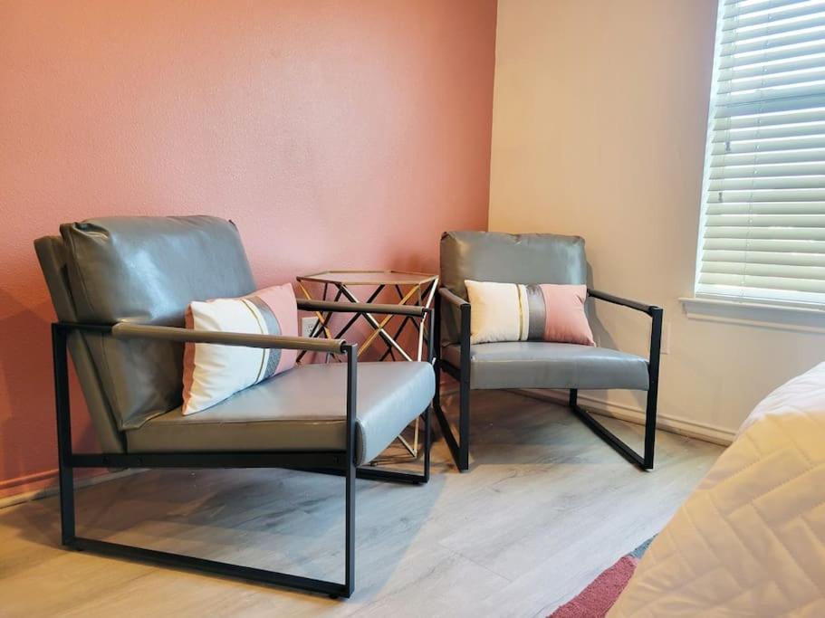 Haus Of Colours - 7 Beds - Grb - Downtown Holiday home *