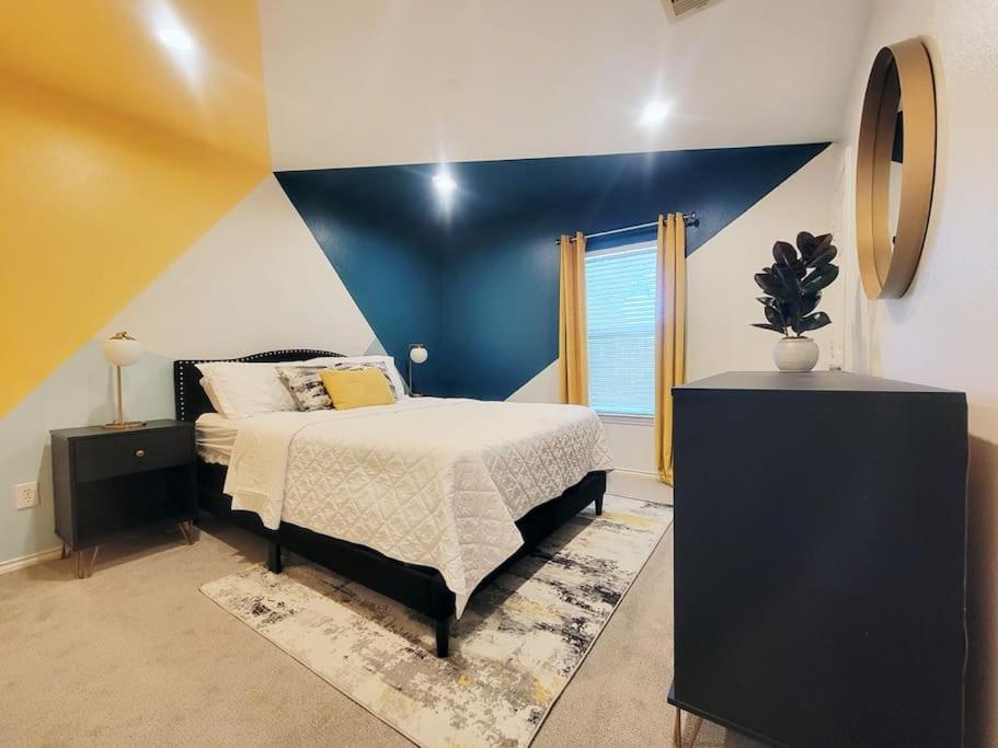 Haus Of Colours - 7 Beds - Grb - Downtown *