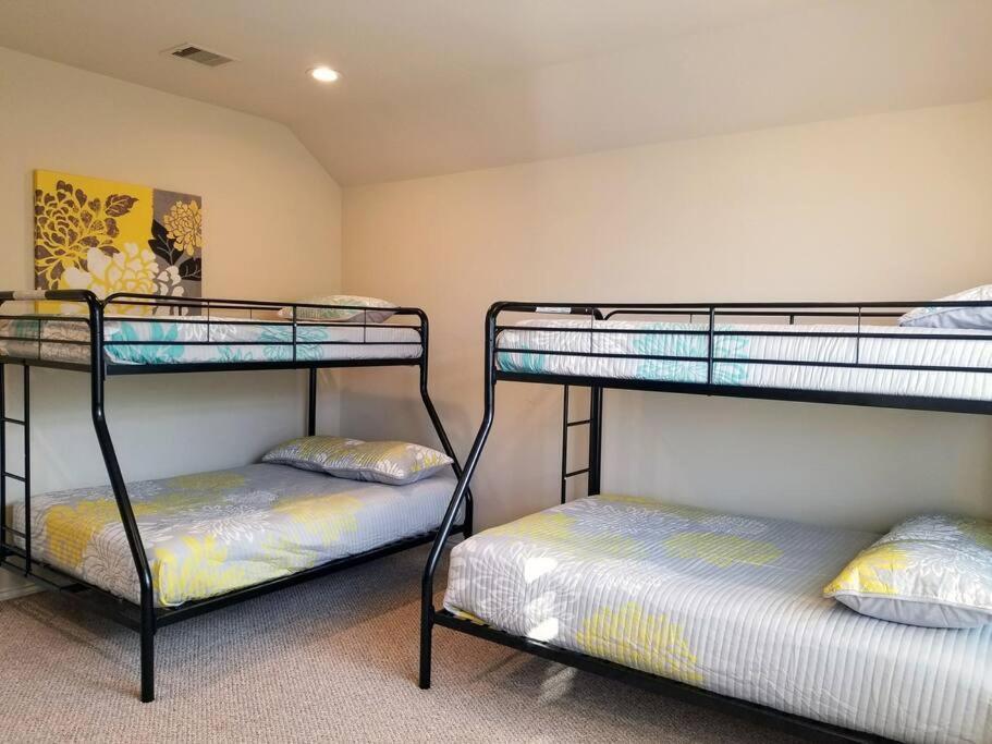 Haus Of Colours - 7 Beds - Grb - Downtown Holiday home *