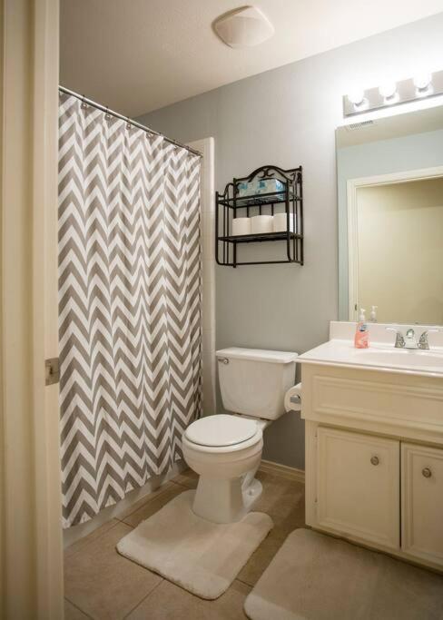Haus Of Colours - 7 Beds - Grb - Downtown