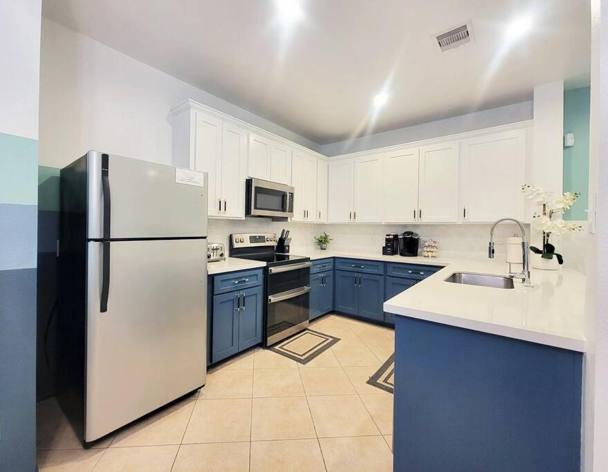 Haus Of Colours - 7 Beds - Grb - Downtown