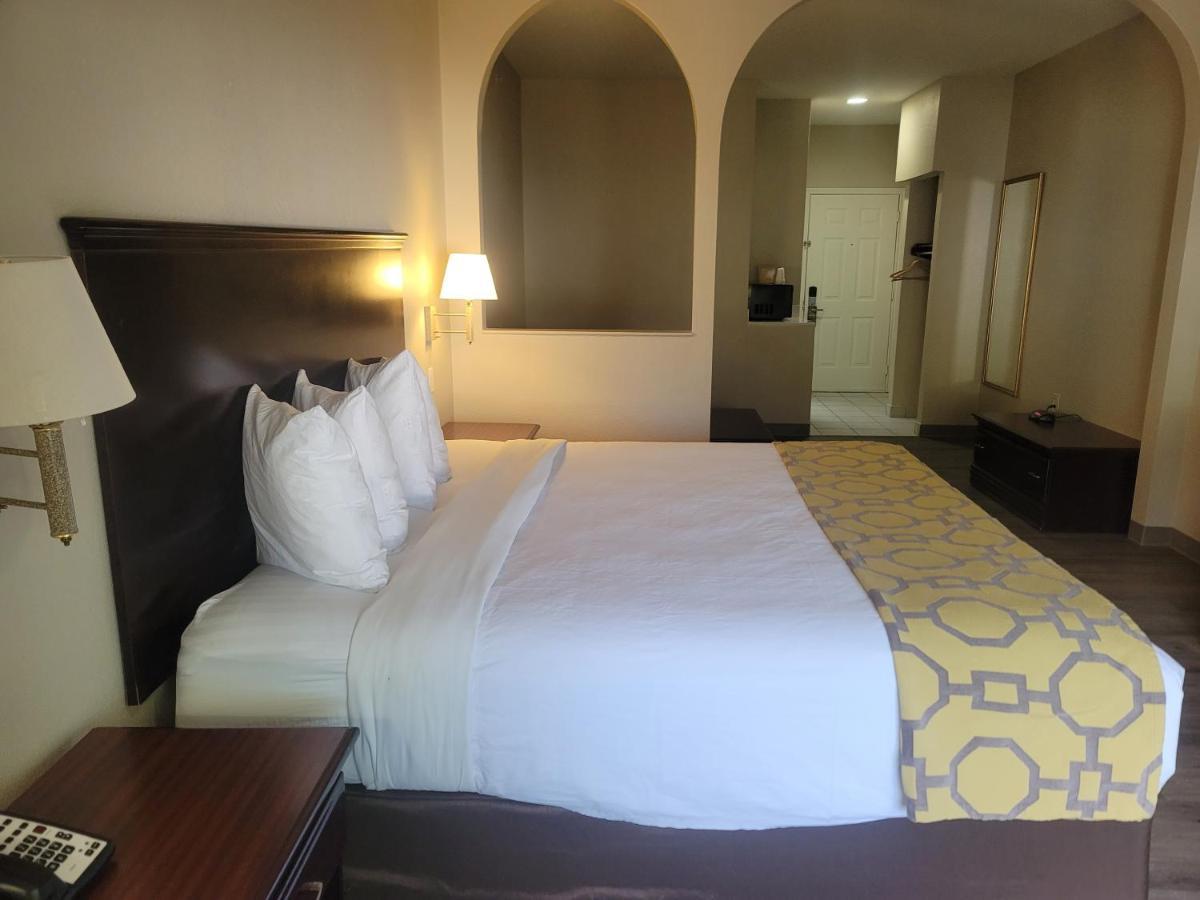 Baymont By Wyndham Brookhollow Hotel 2*