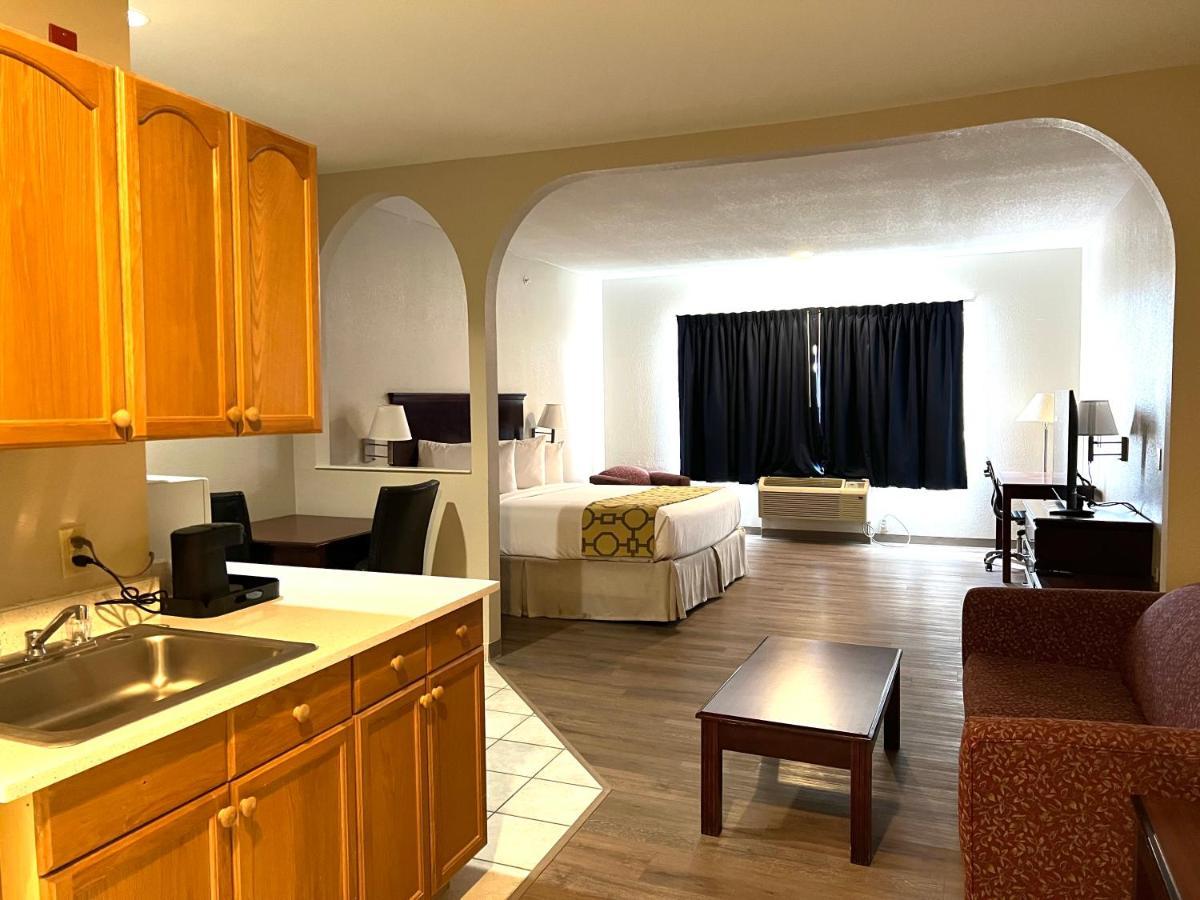 Baymont By Wyndham Brookhollow Hotel Houston
