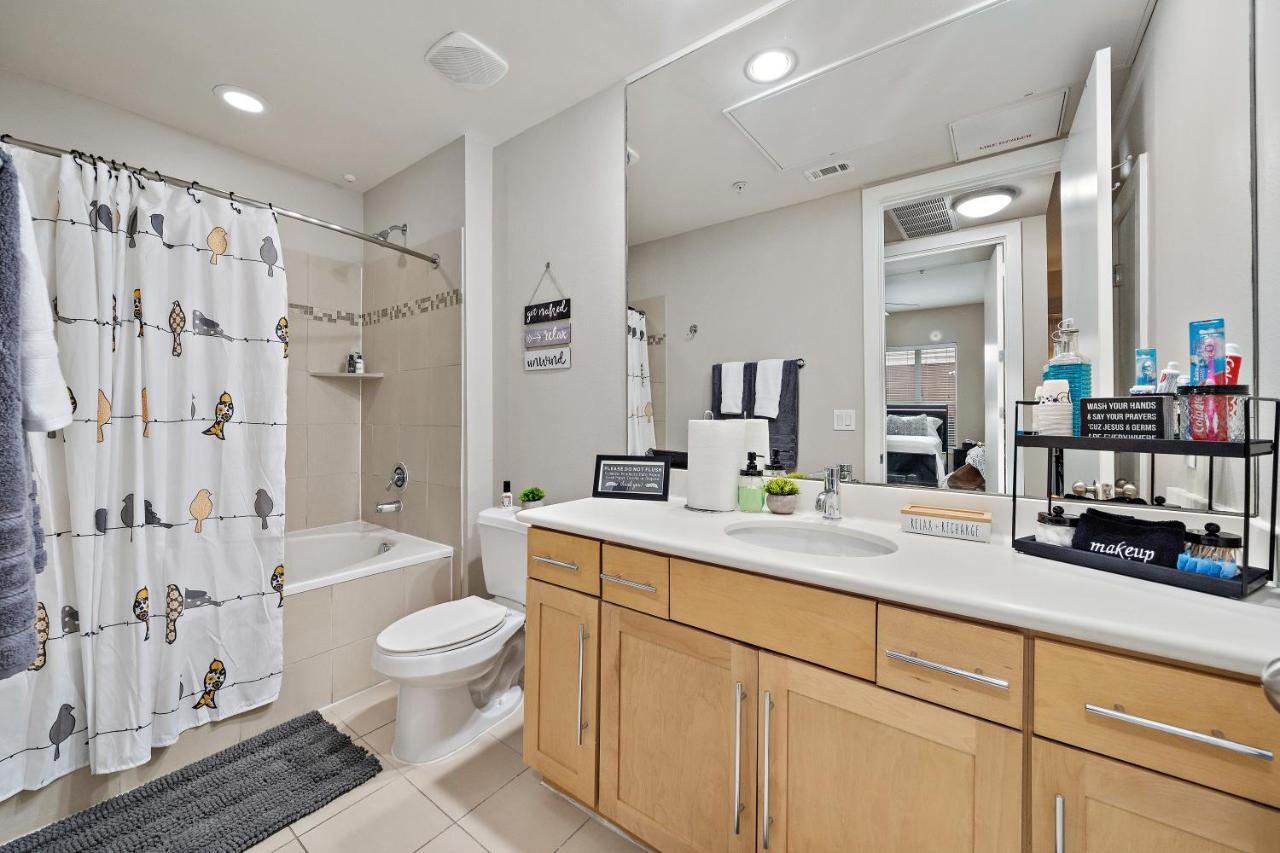Corporate Unit City Centre, Energy Corridor Apartment