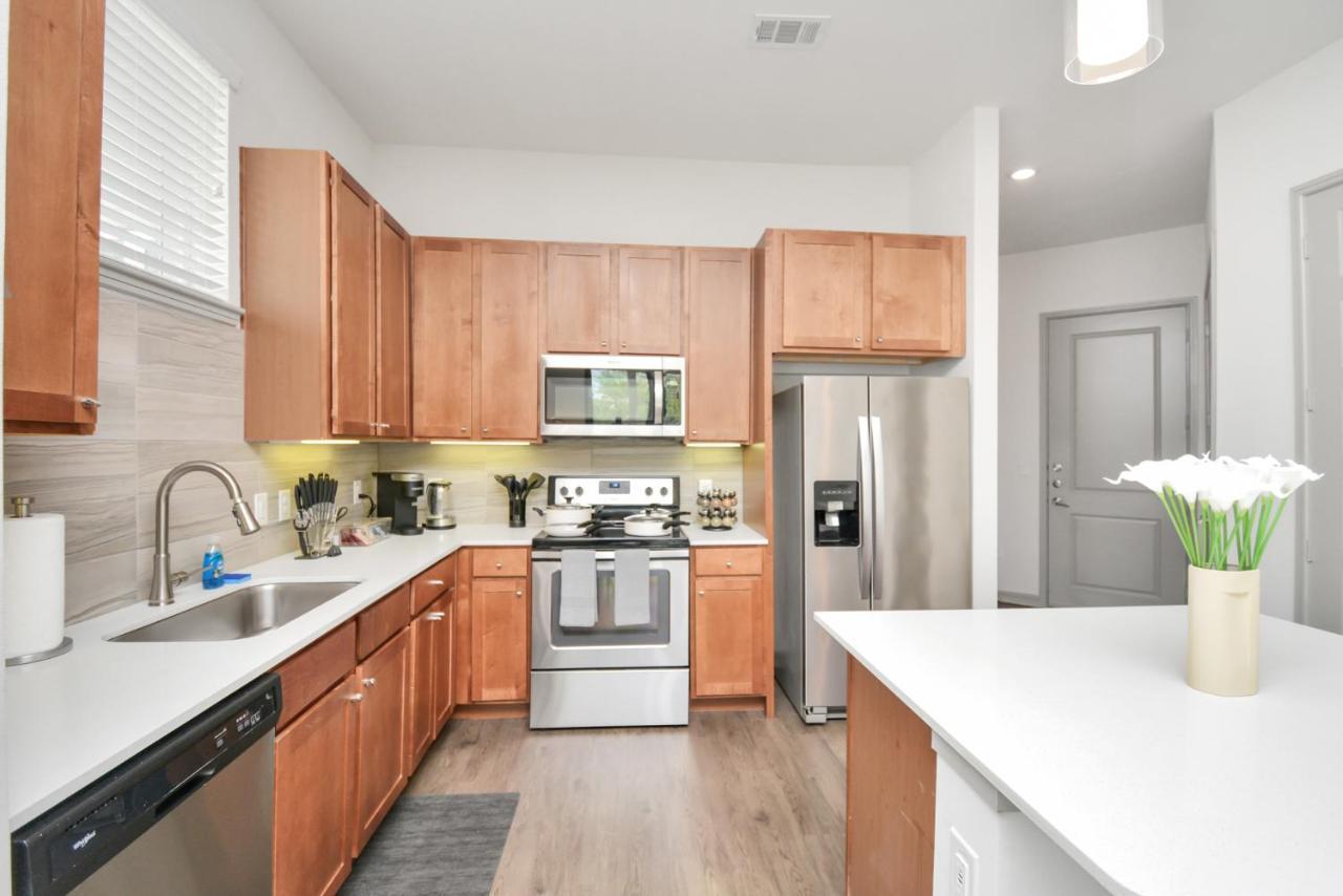 Elan Maison Smart Hub In The Heart Of Downtown Houston