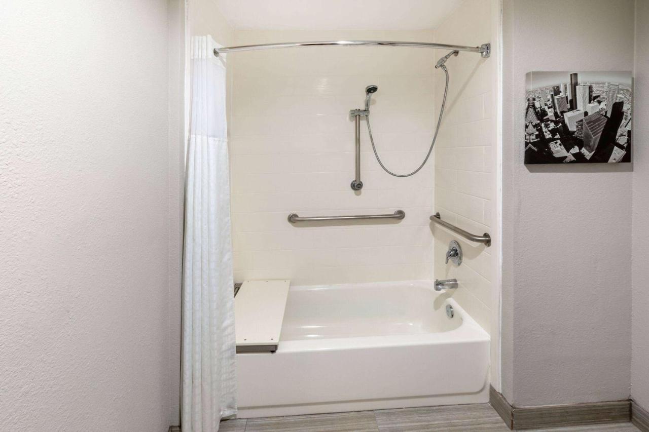 La Quinta By Wyndham Nw Brookhollow Hotel 3*