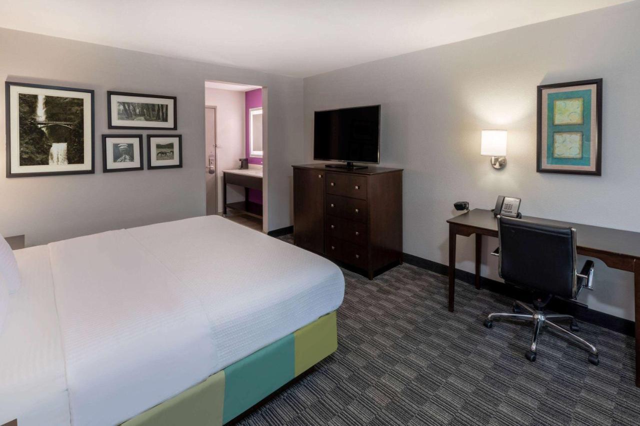 La Quinta By Wyndham Nw Brookhollow 3*