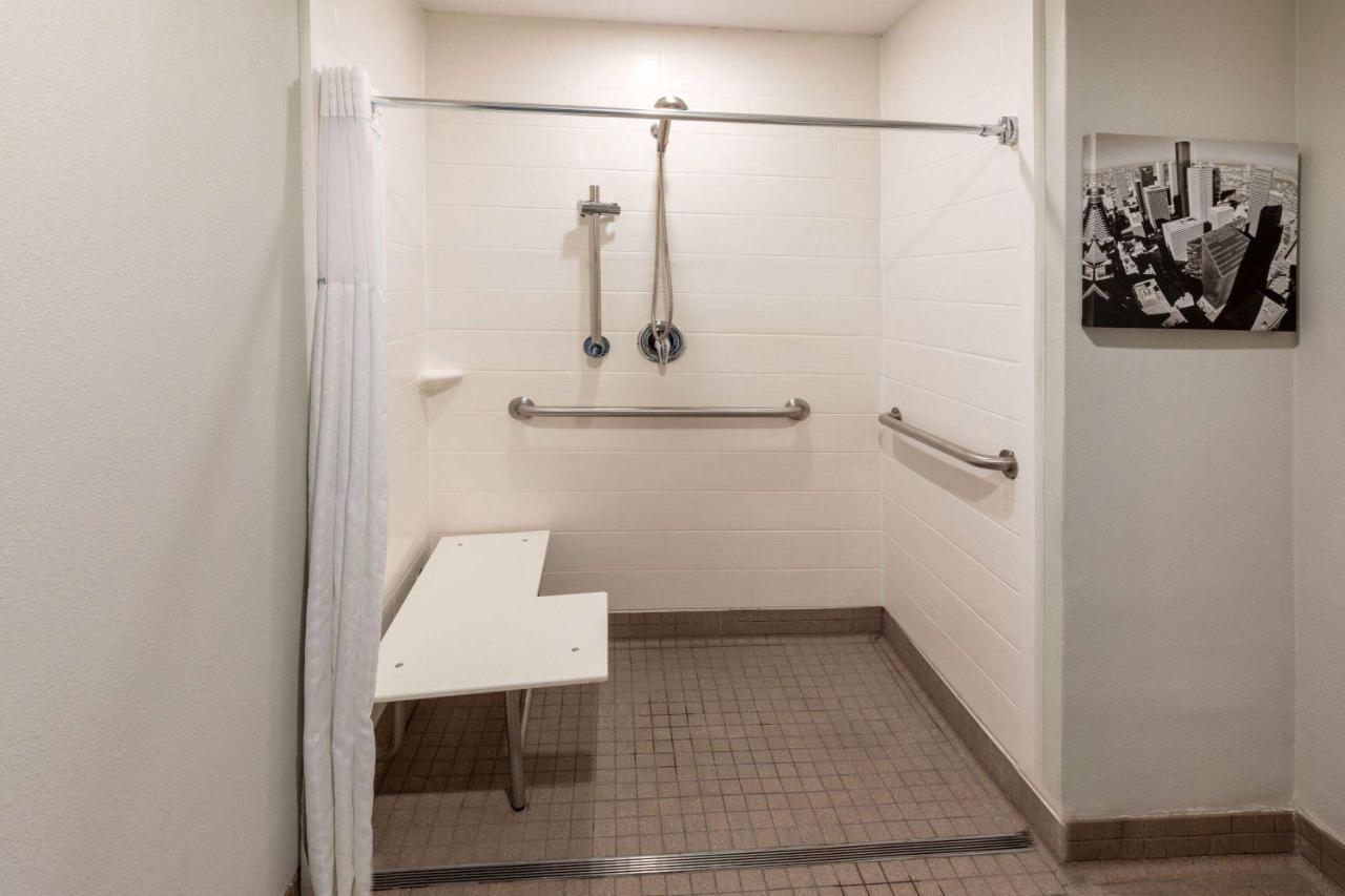 Hotel La Quinta By Wyndham Nw Brookhollow Houston