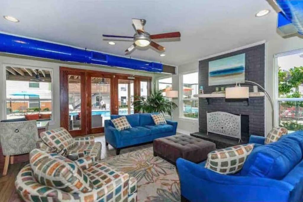 Beautiful/spacious 2 Bedroom Near Galleria