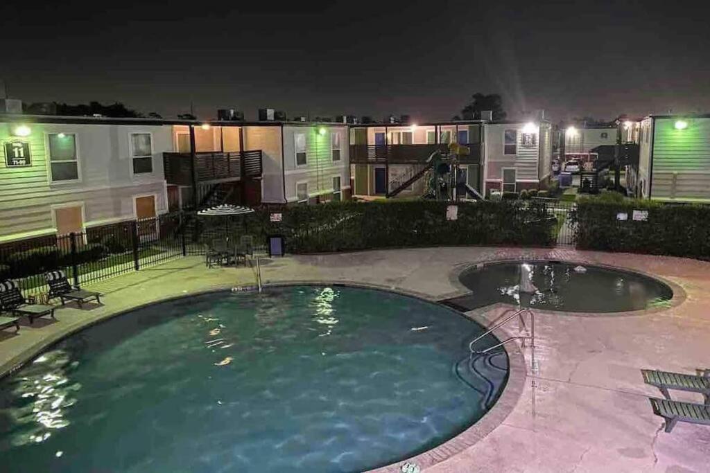 Beautiful/spacious 2 Bedroom Near Galleria Apartment *