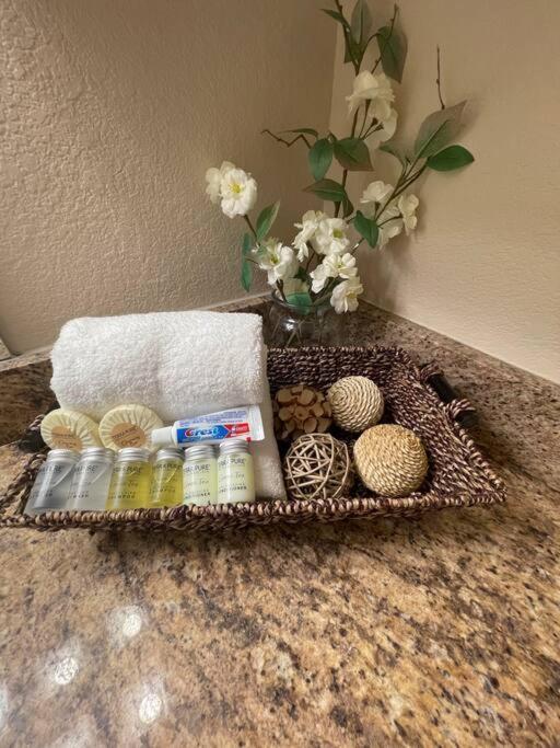 Beautiful/spacious 2 Bedroom Near Galleria * Houston