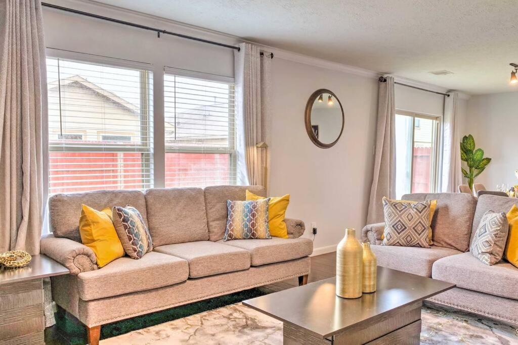 3 Bedroom 2.5 Bath With Office