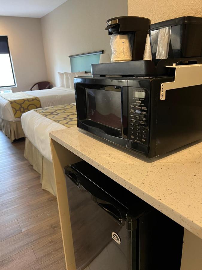 Baymont By Wyndham Brookhollow Hotel
