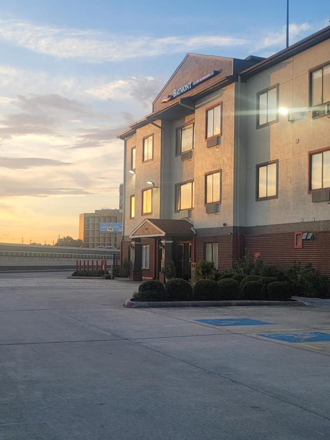 Hotel Baymont By Wyndham Brookhollow Houston