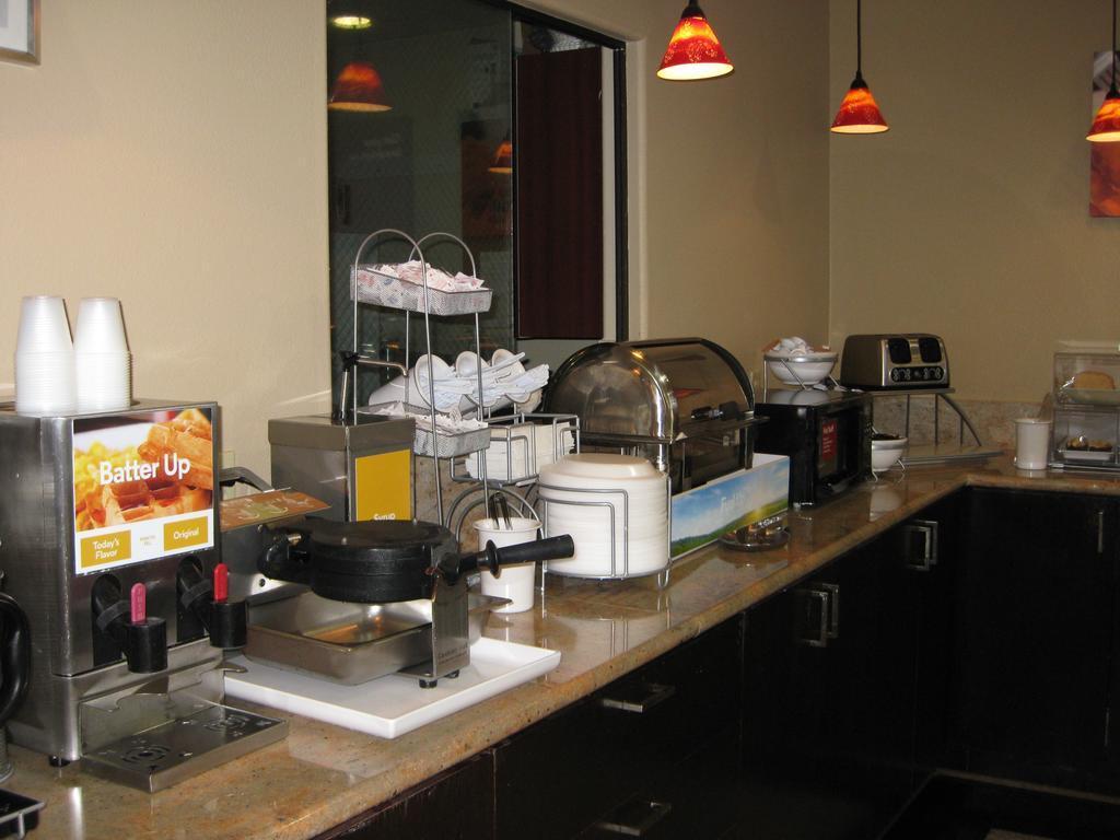 Comfort Westchase Energy Corridor Hotel