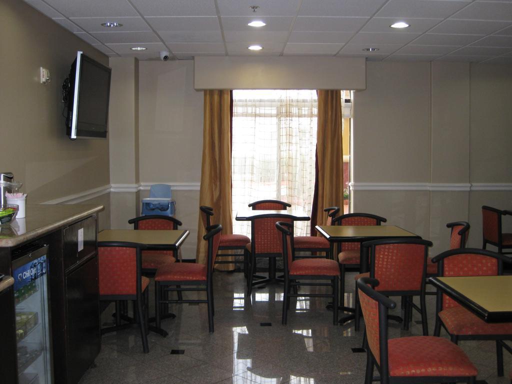 Comfort Westchase Energy Corridor Hotel 3*