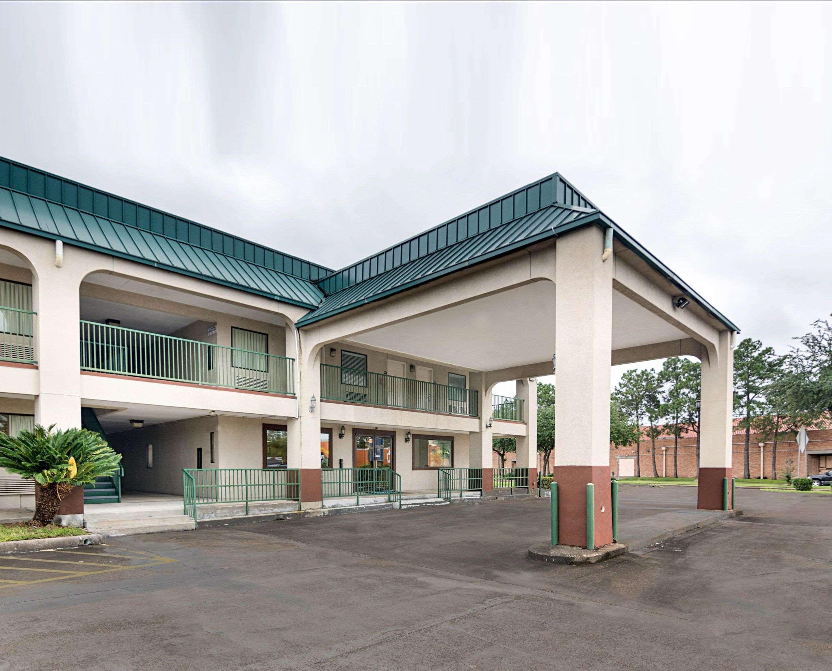 Hotel Rodeway & Hwy 290 Nw